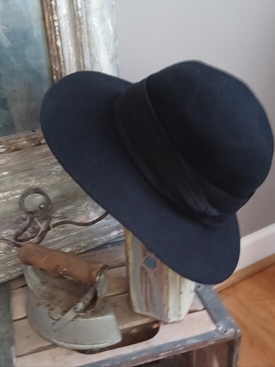 Arlin Accessories - Black Wide-Brim Women's Felt Fedora Hat with Ribbon Band